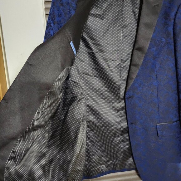 Mans formal blazer/tux measurements custom fitted see descrip maybe mans 42 Tall - Picture 7 of 14